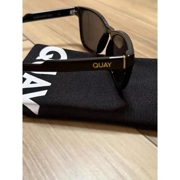 NWT! QUAY 54mm Square Sunglasses Black/ Smoke One Size - Picture 6 of 8